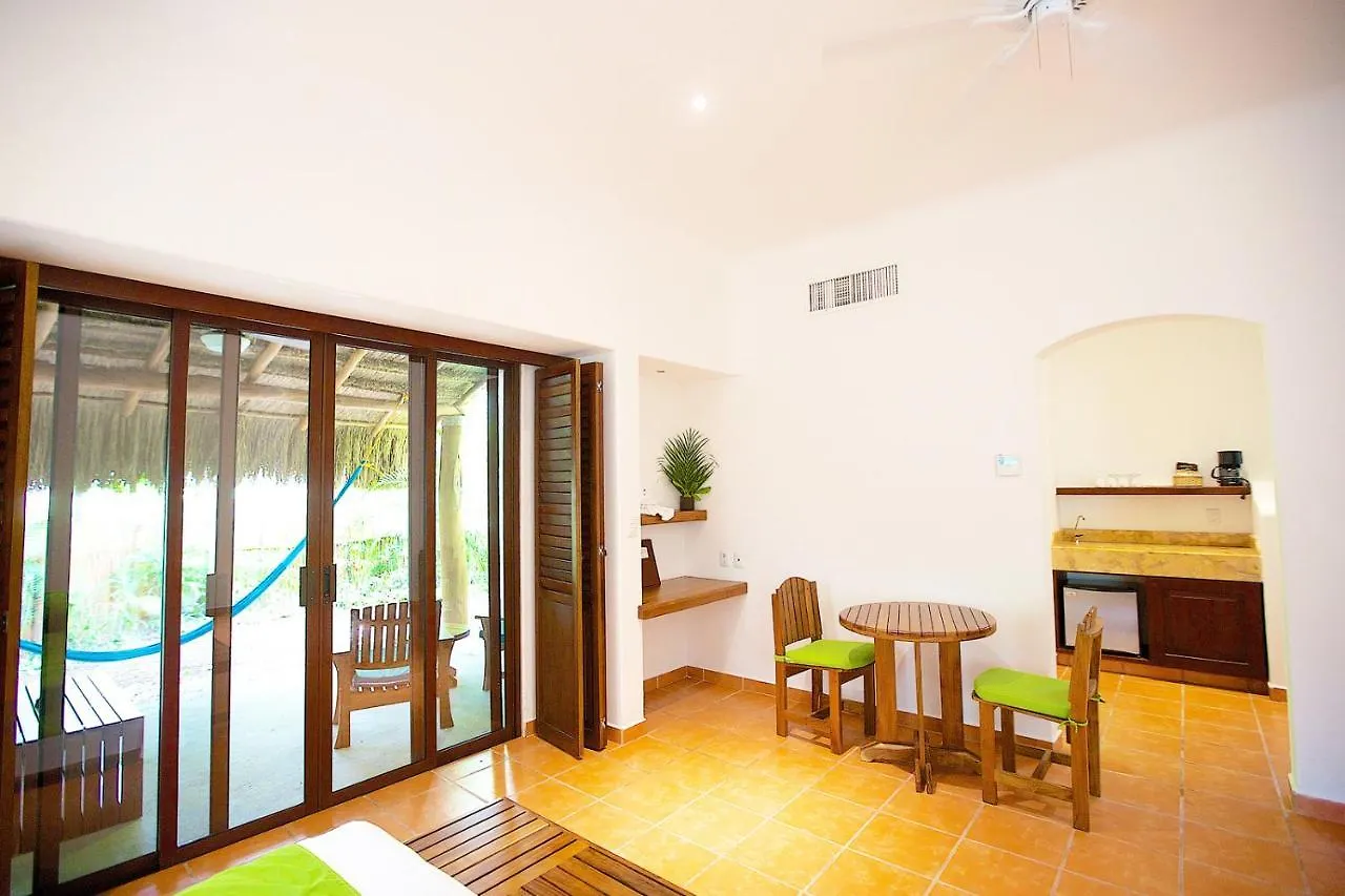 Hotel Rancho Encantado Bacalar 4*,